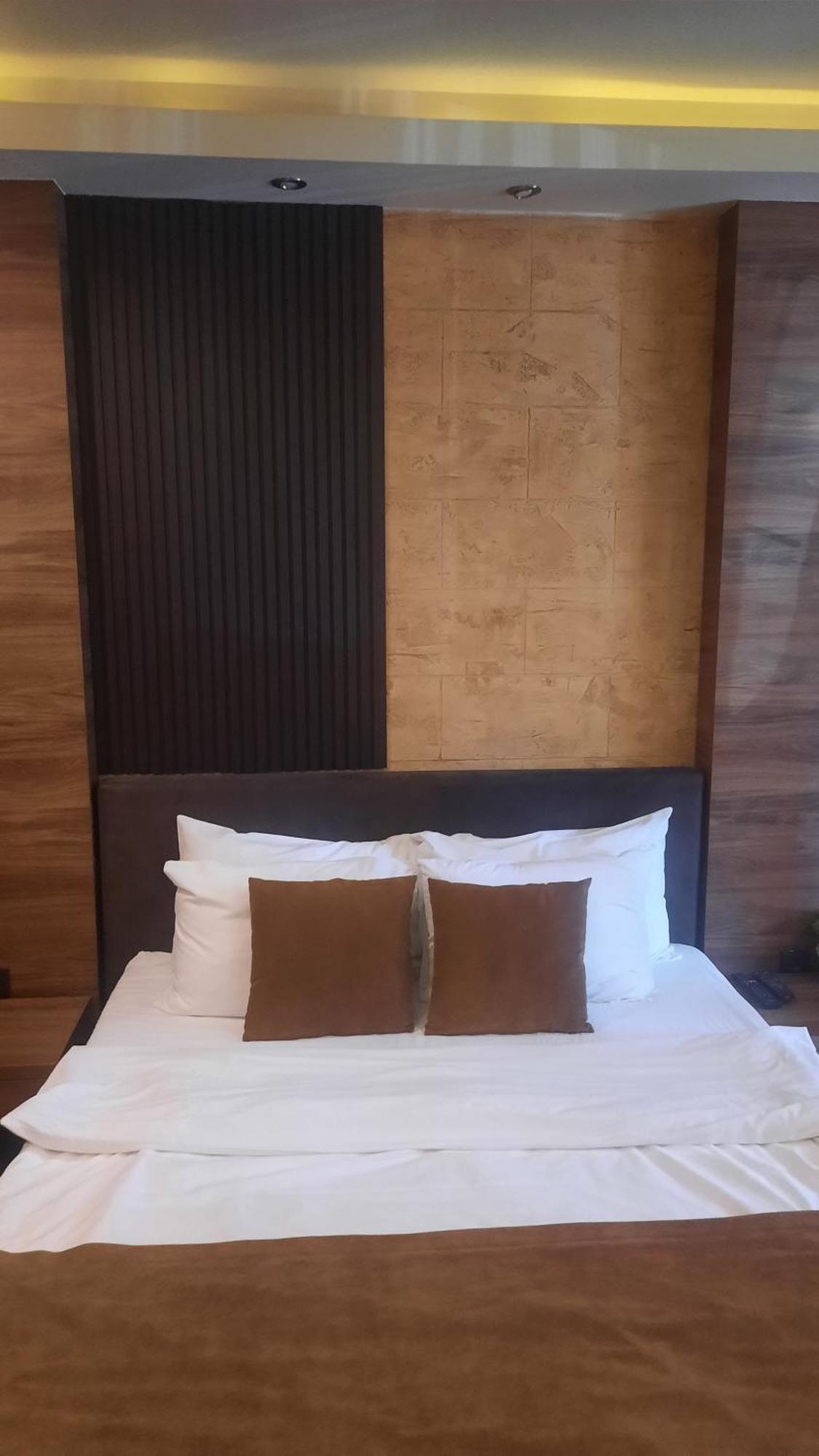 Stan Na Dan Apartman D Lux Jacuzzi Kragujevac Ngoại thất bức ảnh
